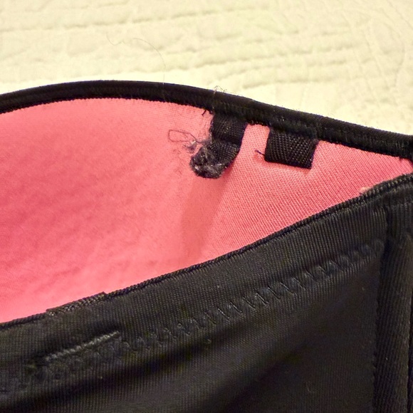 Elegant Black Strapless Lace Bustier - Picture 3 of 5